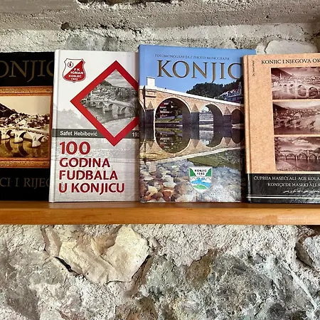 Queen Nyaraló Konjic